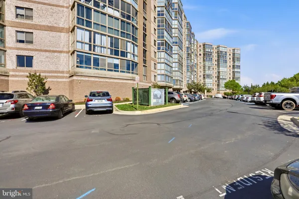 $374,999 | 19355 Cypress Ridge Terrace, Unit 103, Leesburg, VA 20176