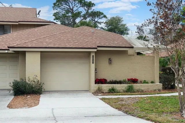 a front view of house with yard