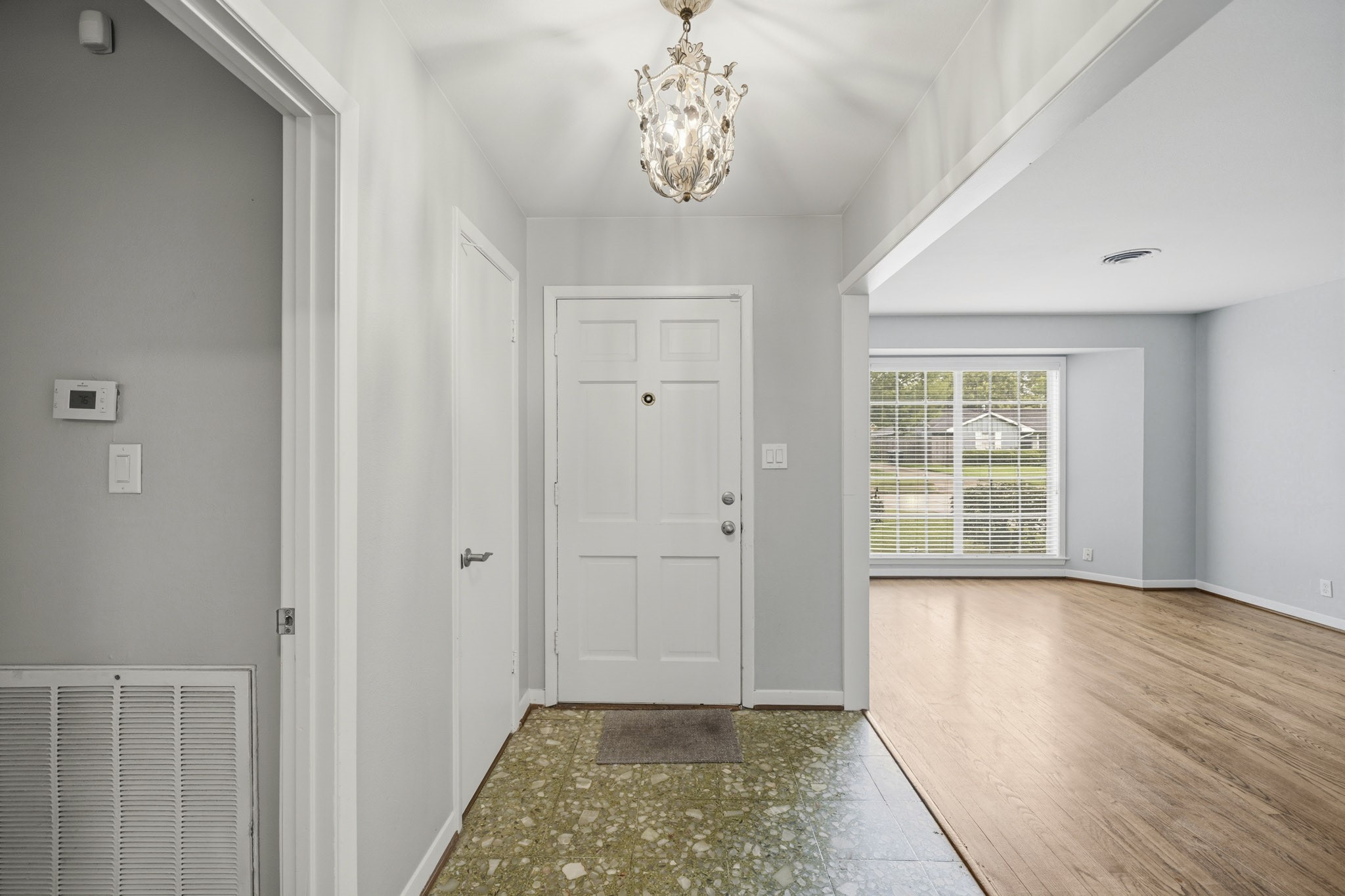 4614 Hummingbird Street Houston, TX 77035 - Photo 7 of 39