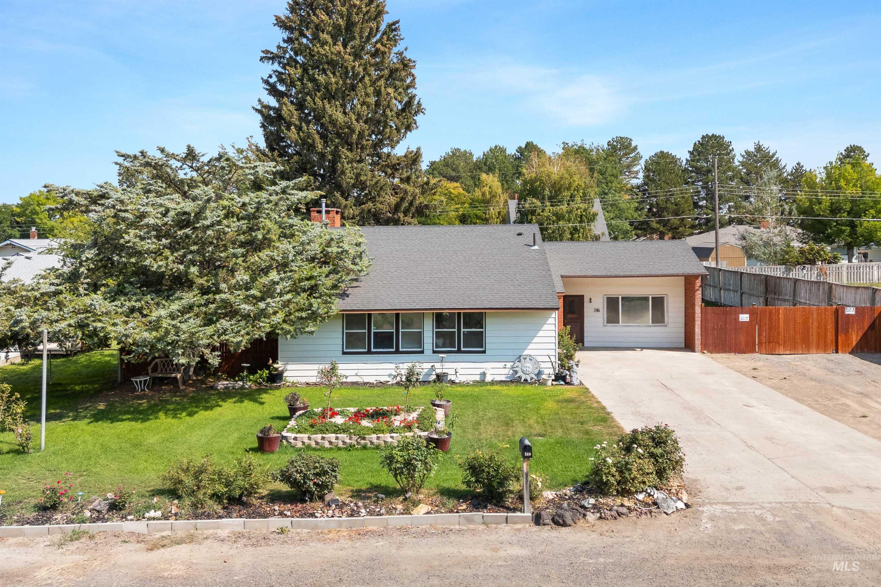 817 Union Avenue Filer, ID 83328 - Photo 1 of 37 View of front of home with concrete driveway and a shingled roof
