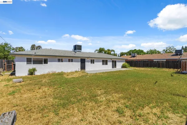 $374,999 | 4874 East Clinton Avenue, Fresno, CA 93703