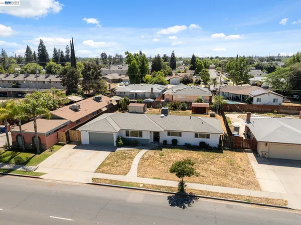 $374,999 | 4874 East Clinton Avenue, Fresno, CA 93703