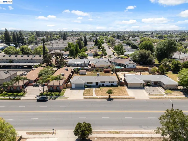 $374,999 | 4874 East Clinton Avenue, Fresno, CA 93703