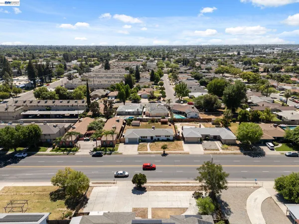 $374,999 | 4874 East Clinton Avenue, Fresno, CA 93703