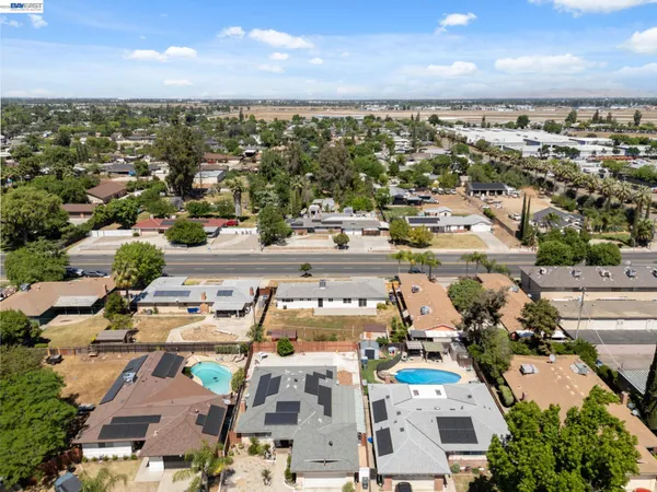 $374,999 | 4874 East Clinton Avenue, Fresno, CA 93703