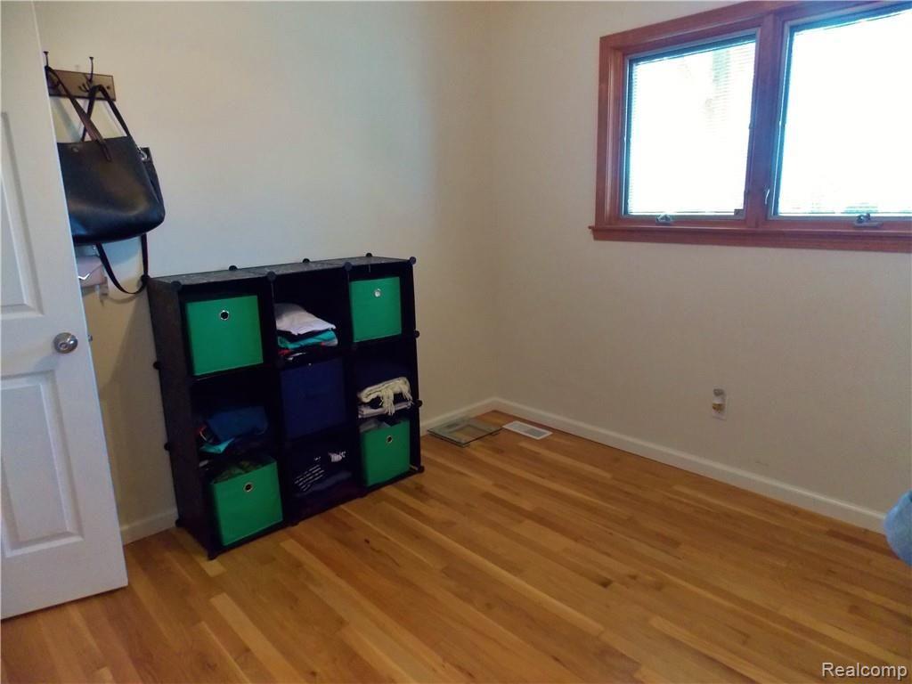 32456 Ridgefield Avenue Warren, MI 48088 - Photo 25 of 41 3rd Bedroom