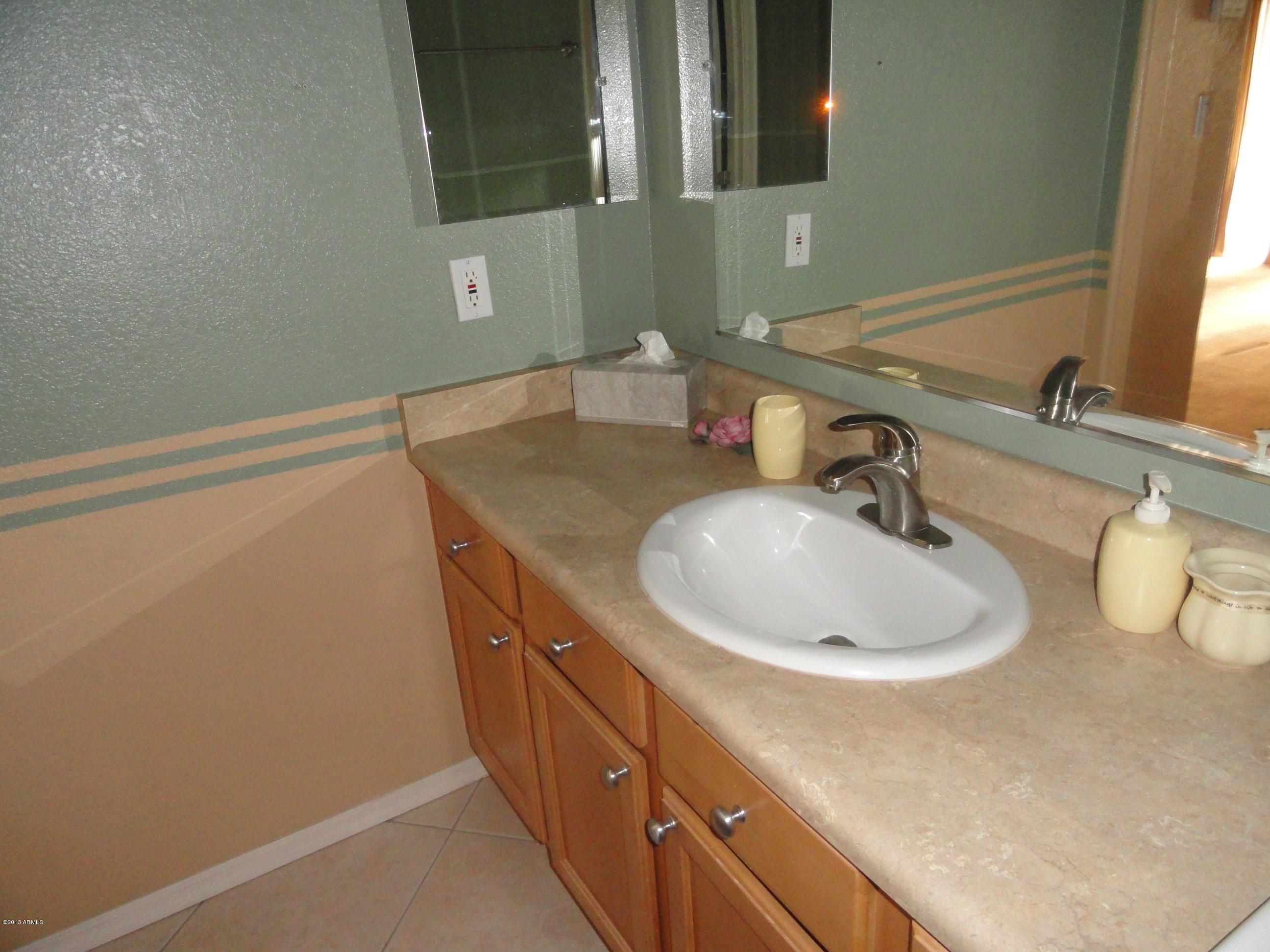 2121 West Royal Palm Road, Unit 1052 Phoenix, AZ 85021 - Photo 9 of 9 DSC03221