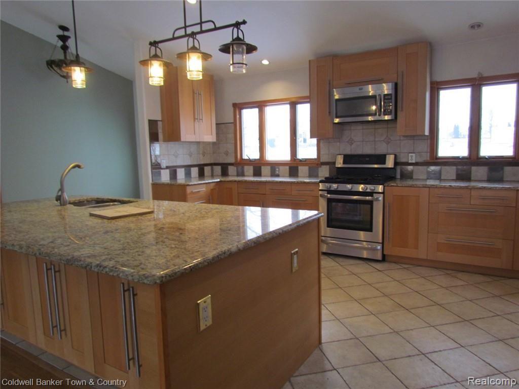 1830 North Eager Road Howell, MI 48855 - Photo 4 of 37 Kitchen