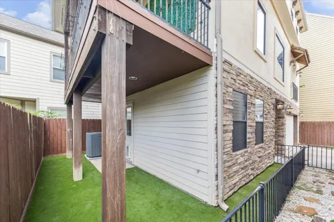 $415,000 | 1512 Thompson Street, Unit 3, Houston, TX 77007