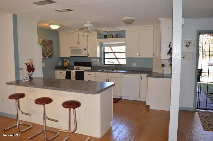 1610 Paragon Road Southeast Palm Bay, FL 32909 - Photo 2 of 85 kitchen