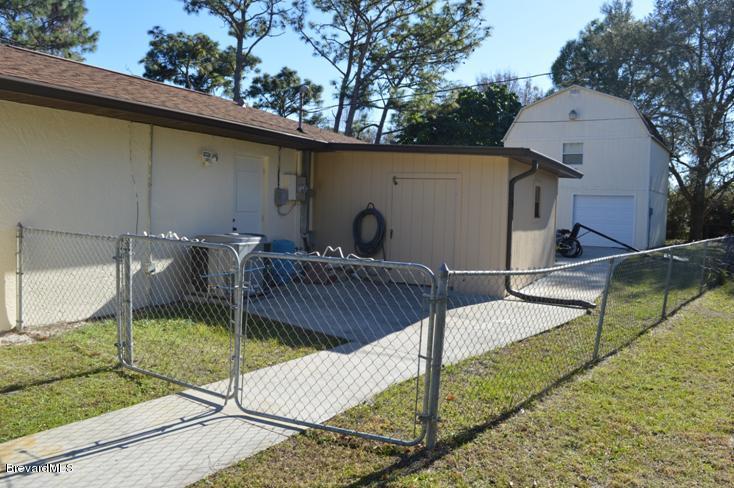 1610 Paragon Road Southeast Palm Bay, FL 32909 - Photo 76 of 85 Side Patio