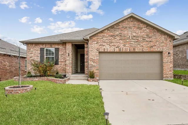 $2,300 | 742 Camden Drive, Lavon, TX 75166