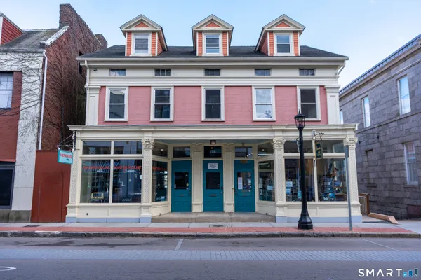 $2,600 | 136 Bank Street, Unit 3B, New London, CT 06320