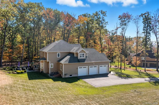 $989,000 | 20 Winding Lane, Central Valley, NY 10917