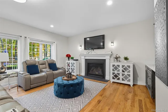 $989,000 | 20 Winding Lane, Central Valley, NY 10917