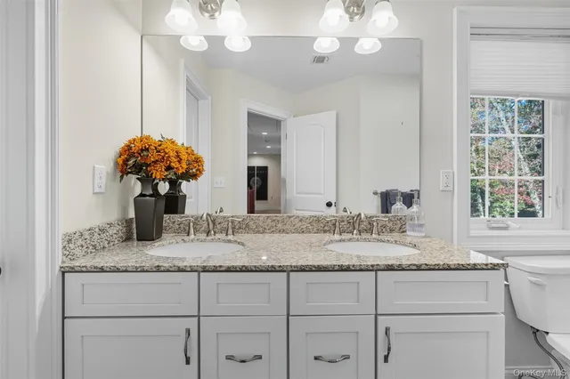 $989,000 | 20 Winding Lane, Central Valley, NY 10917