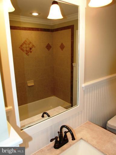 2013 Lansdowne Way Silver Spring, MD 20910 - Photo 2 of 24 Bath
