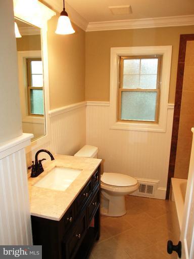 2013 Lansdowne Way Silver Spring, MD 20910 - Photo 19 of 24 Bath