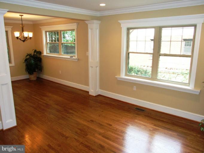 2013 Lansdowne Way Silver Spring, MD 20910 - Photo 10 of 24 Living Room