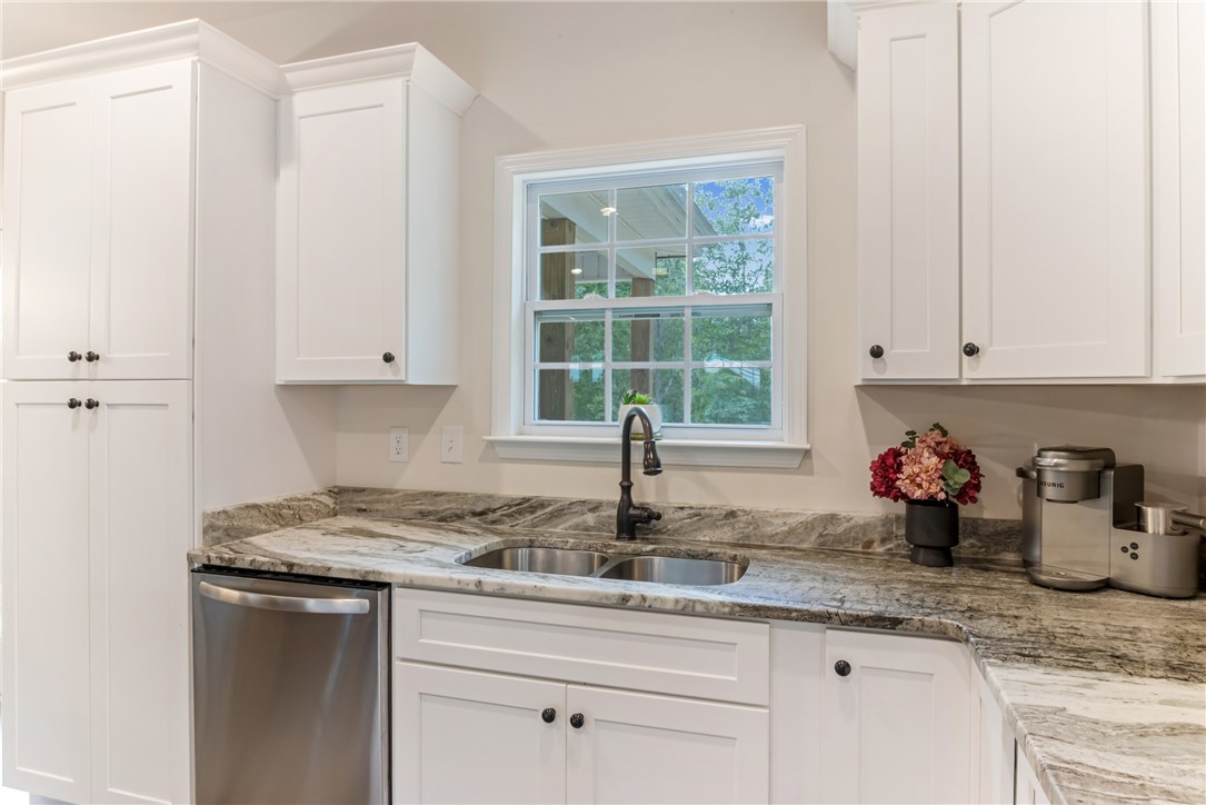 217 Ginko Ridge Pickens, SC 29671 - Photo 12 of 37