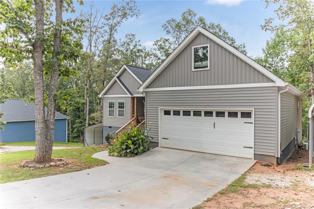 217 Ginko Ridge Pickens, SC 29671 - Photo 2 of 37