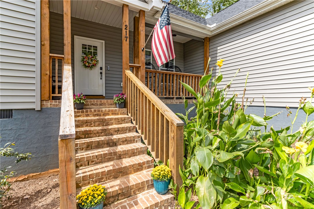 217 Ginko Ridge Pickens, SC 29671 - Photo 4 of 37