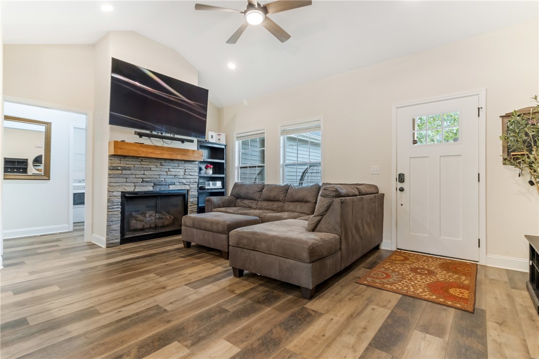 217 Ginko Ridge Pickens, SC 29671 - Photo 7 of 37