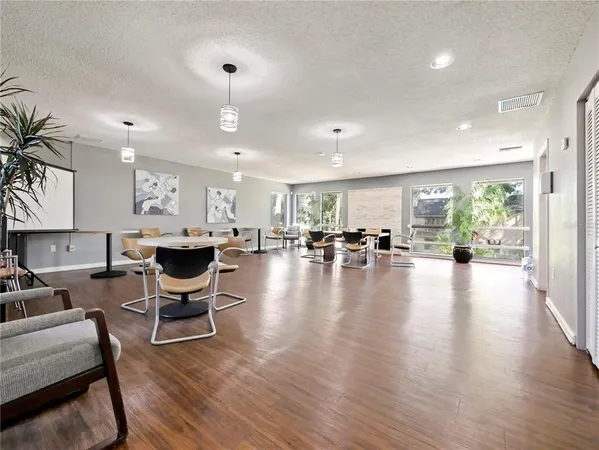 $154,900 | 4209 South Semoran Boulevard, Unit 1, Orlando, FL 32822