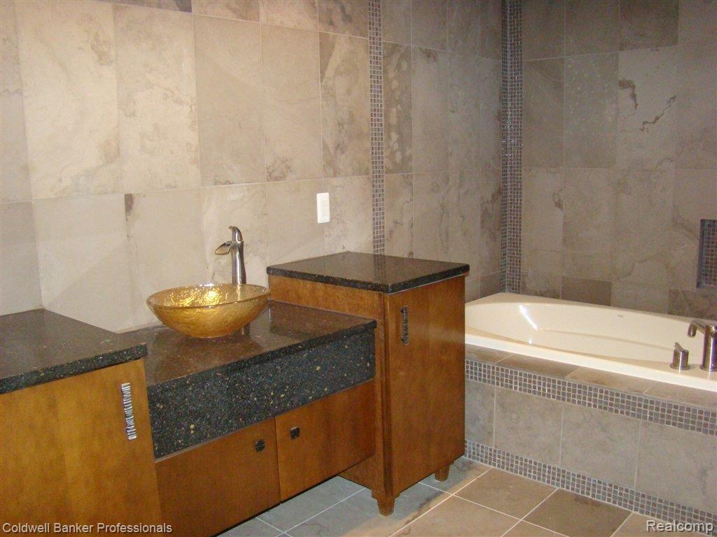 450 Southfield Road Birmingham, MI 48009 - Photo 17 of 22 Stylish Master Bathroom