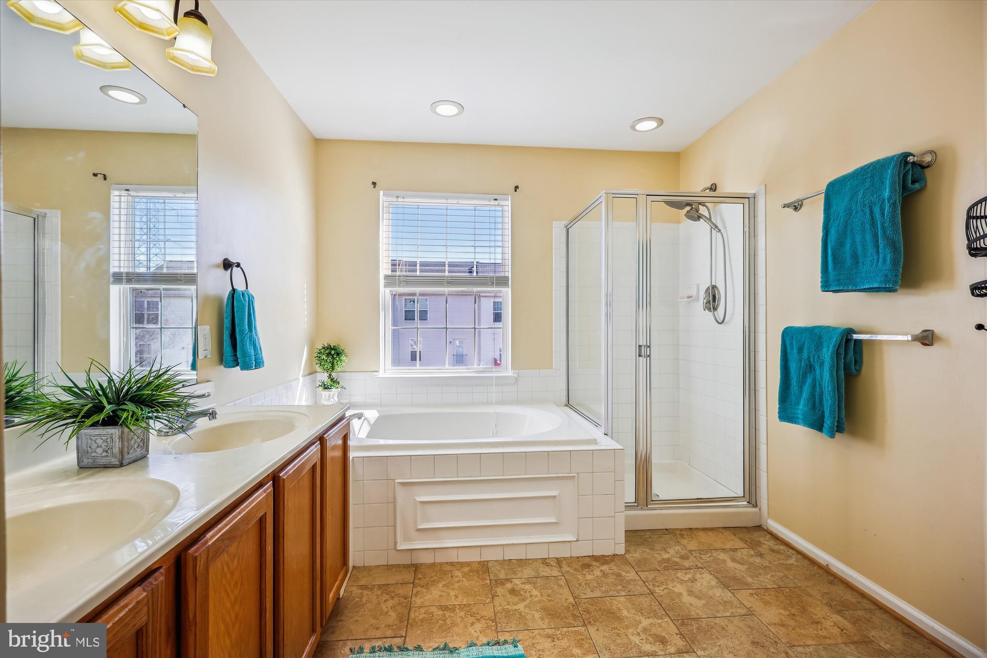 4641 Ripley Manor Terrace Olney, MD 20832 - Photo 35 of 53 Primary bath