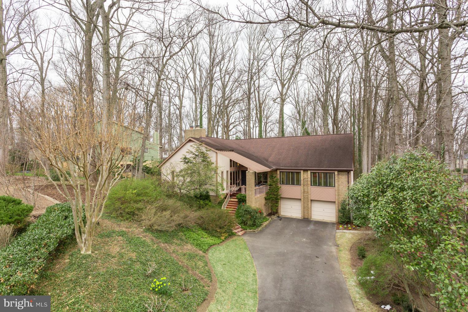 7306 Hooking Road McLean, VA 22101 - Photo 2 of 30 Exterior (Front)