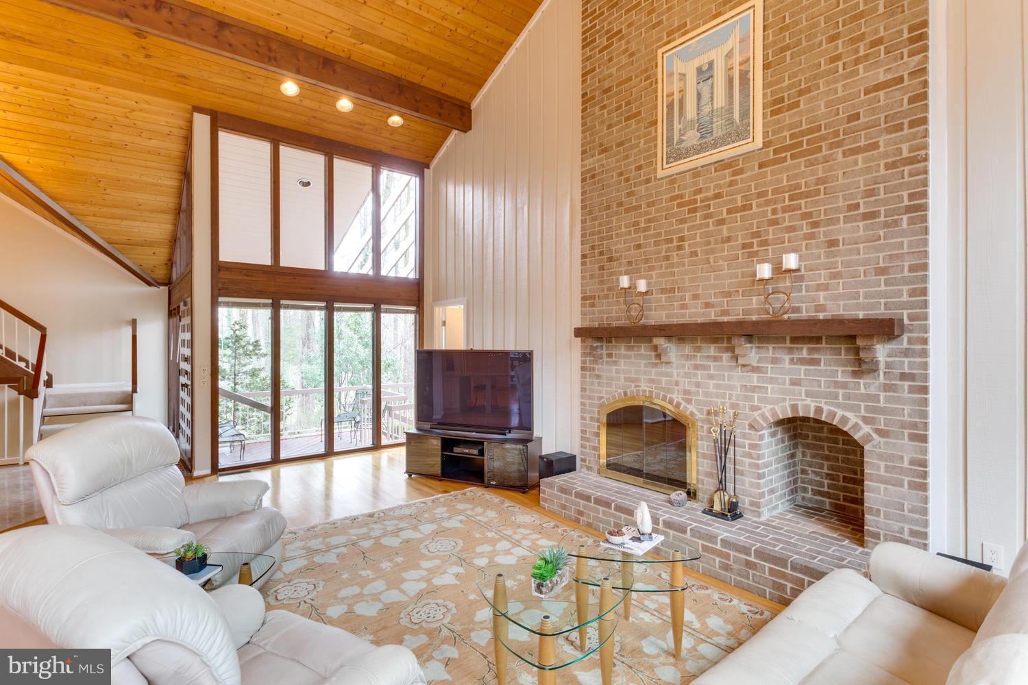 7306 Hooking Road McLean, VA 22101 - Photo 11 of 30 Family Room