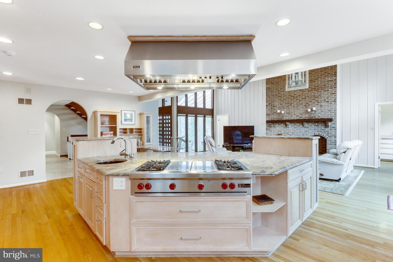7306 Hooking Road McLean, VA 22101 - Photo 13 of 30 Kitchen