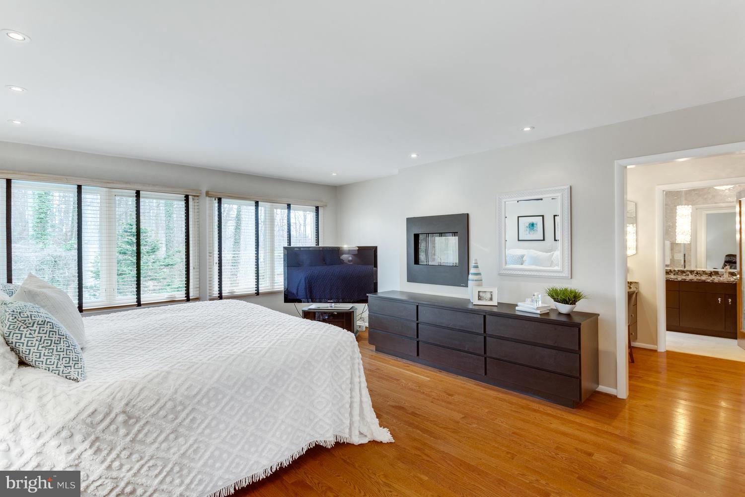 7306 Hooking Road McLean, VA 22101 - Photo 15 of 30 Main Level Bedroom (Master)