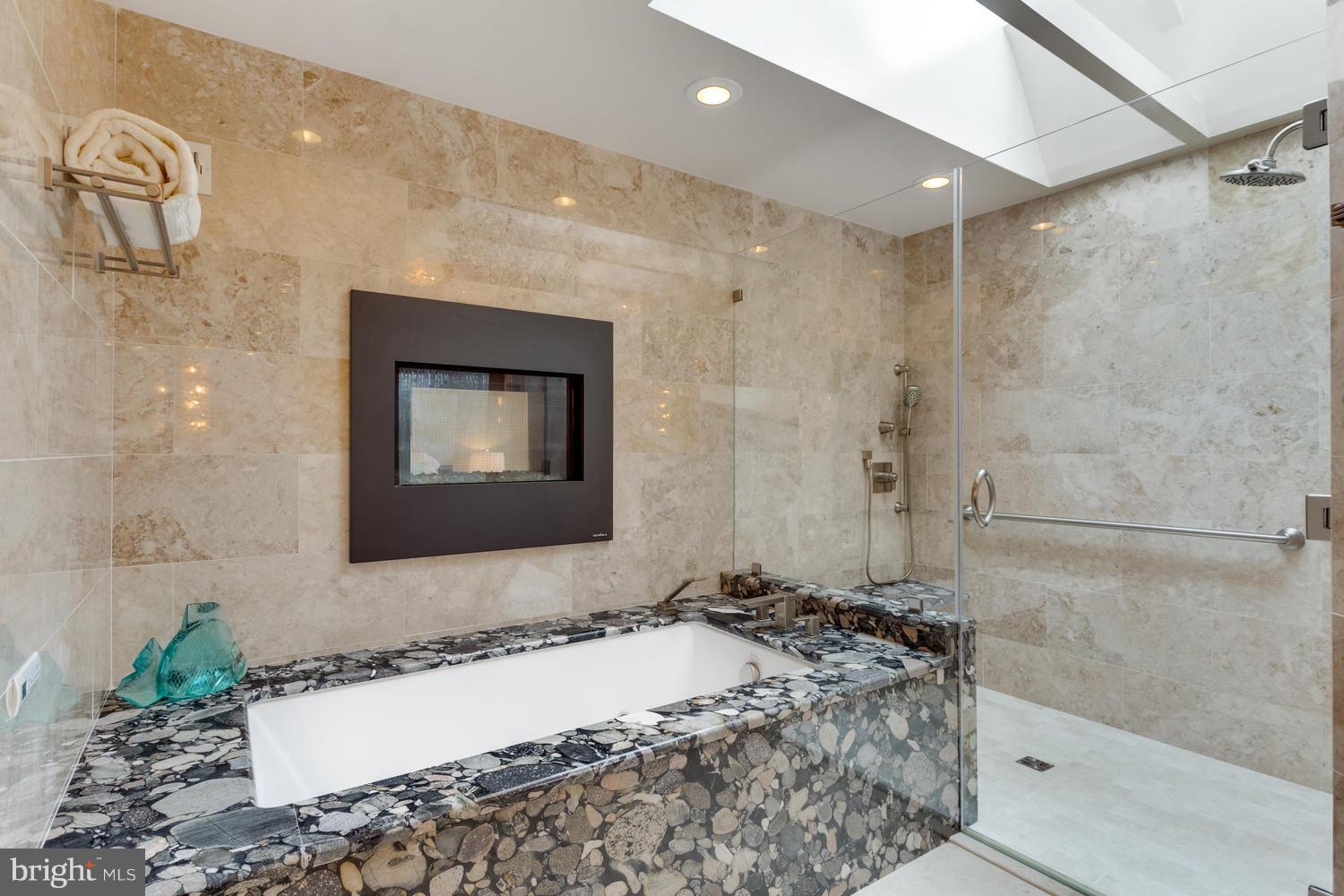7306 Hooking Road McLean, VA 22101 - Photo 18 of 30 Bath (Master)
