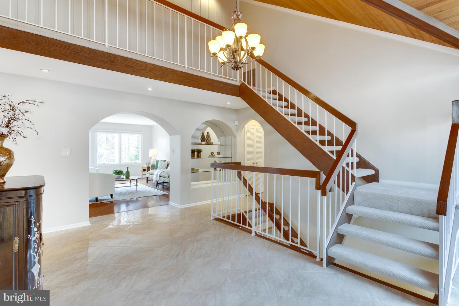 7306 Hooking Road McLean, VA 22101 - Photo 4 of 30 Interior (General)