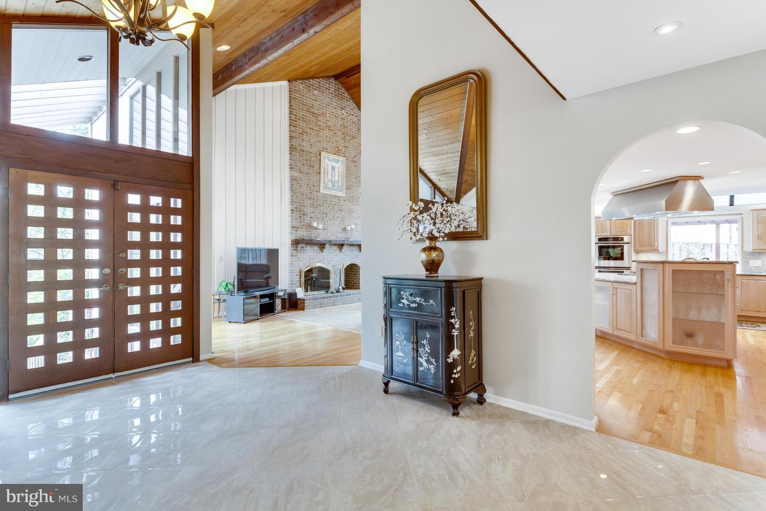 7306 Hooking Road McLean, VA 22101 - Photo 5 of 30 Bright and Light Foyer