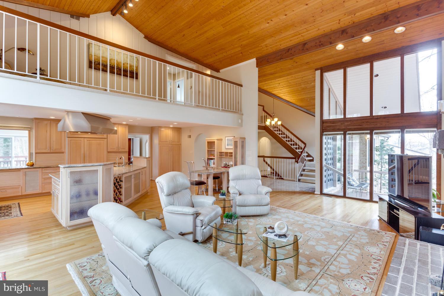 7306 Hooking Road McLean, VA 22101 - Photo 10 of 30 Family Room