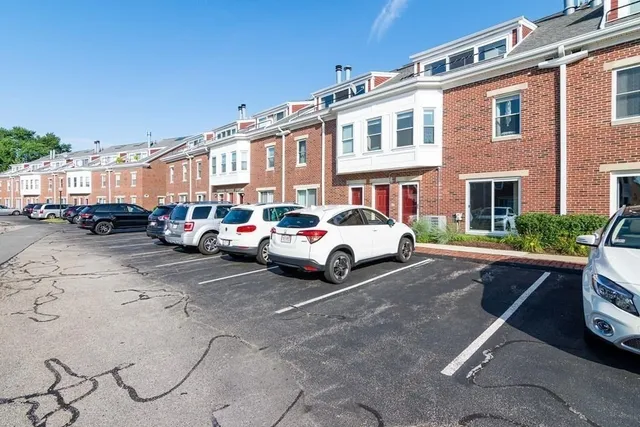 a group of cars parked in front of a building