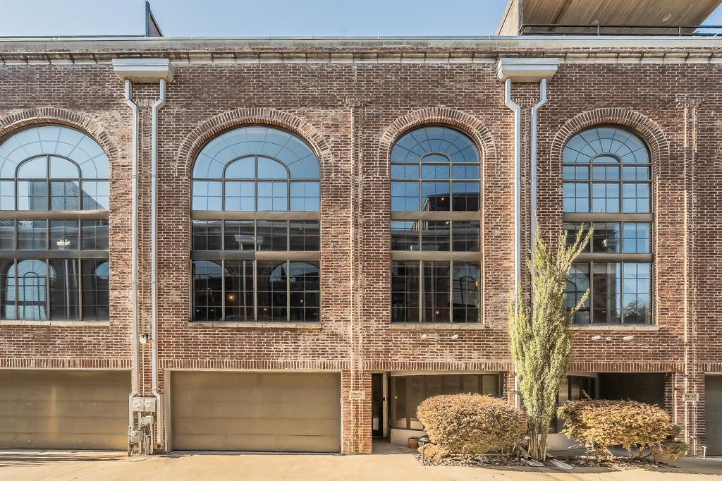 a view of building entrance