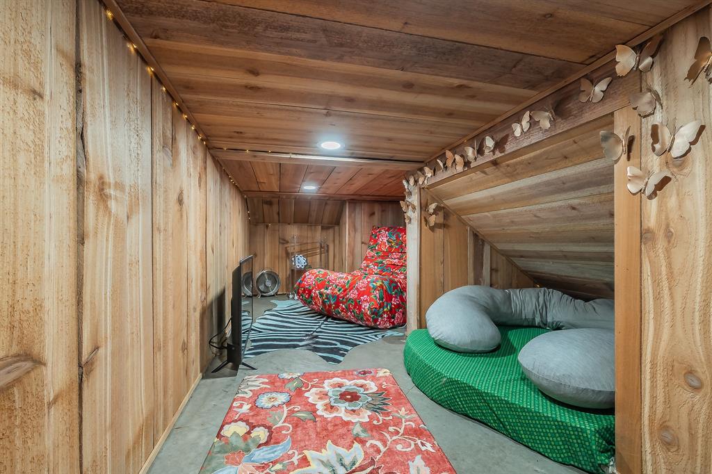 3911 Gilbert Avenue, Unit G Dallas, TX 75219 - Photo 28 of 35 a room with green walls stairs and a potted plant