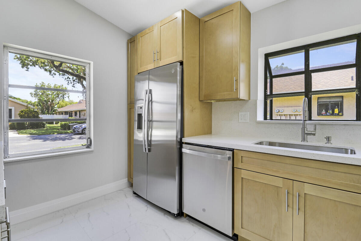 8157 Springtree Road Boca Raton, FL 33496 - Photo 6 of 24 6