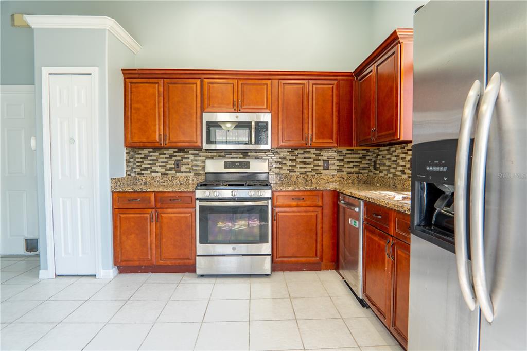 136 Seneca Point Trail Kissimmee, FL 34746 - Photo 3 of 40