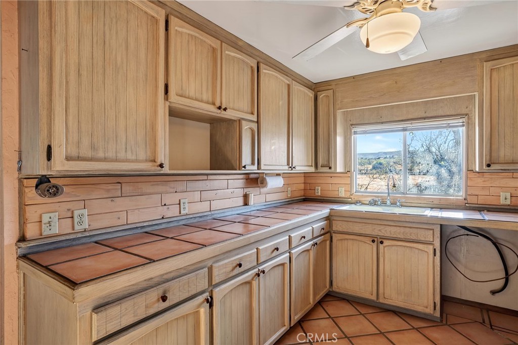 979 Old Woman Springs Road Yucca Valley, CA 92284 - Photo 14 of 58
