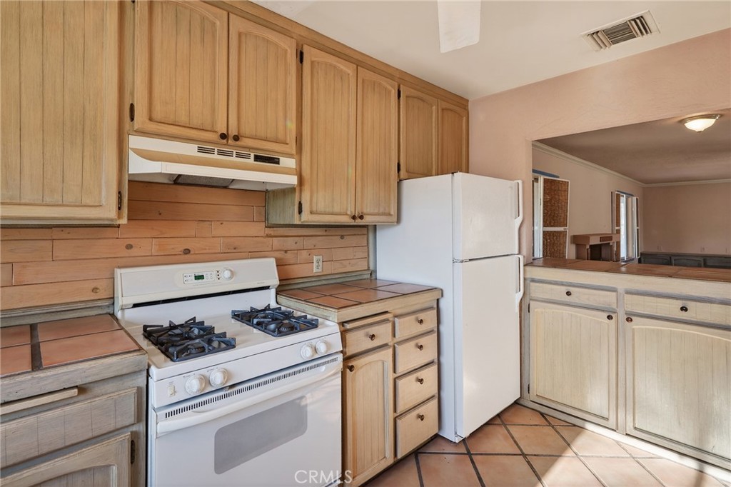 979 Old Woman Springs Road Yucca Valley, CA 92284 - Photo 15 of 58