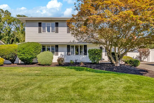 a view of a house with a yard and plants