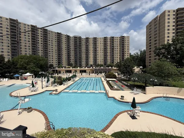 $2,400 | 205 Yoakum Parkway, Unit 1004, Alexandria, VA 22304