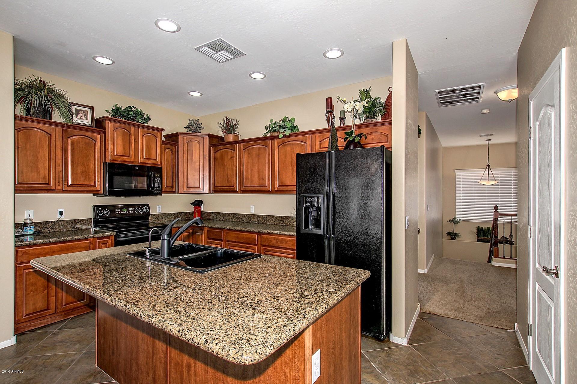 4165 East Los Altos Road Gilbert, AZ 85297 - Photo 6 of 44 GRANITE COUNTER TOPS STAGGERED CABINETS
