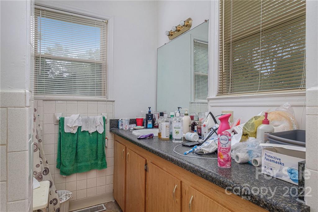 4401 Lake Road Charlotte, NC 28269 - Photo 16 of 25 Gallery Image 16