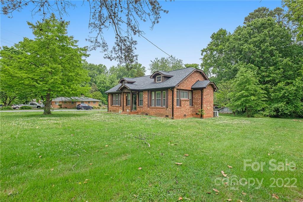 4401 Lake Road Charlotte, NC 28269 - Photo 18 of 25 Gallery Image 18
